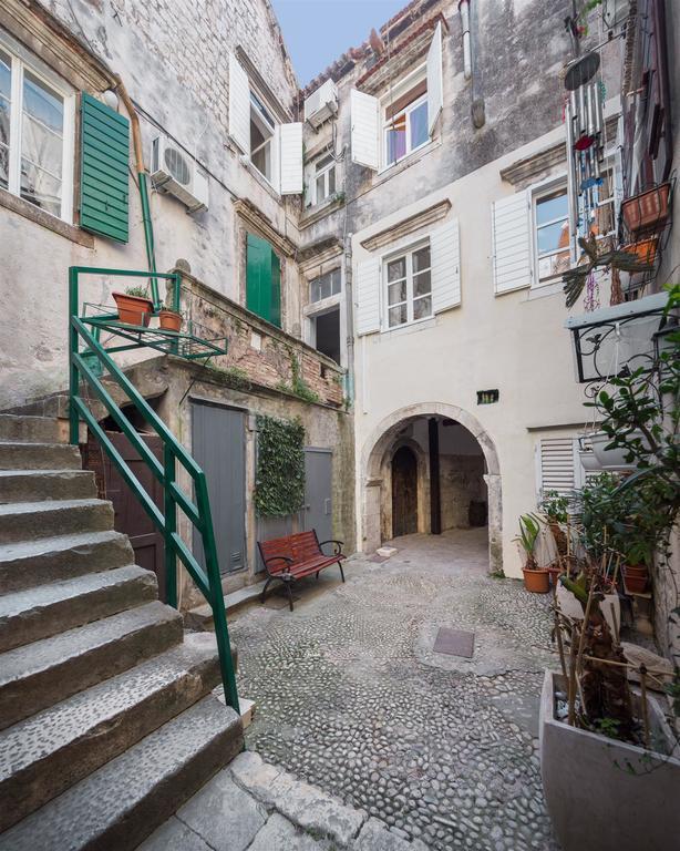 That Place Studio Apartment Trogir Eksteriør bilde